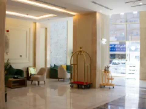 بنزرت للشقق المخدومة Hotels near جامع عبداللطيف الموسى