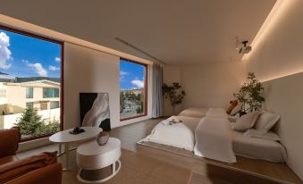 Shangri-La and Slow Homestay