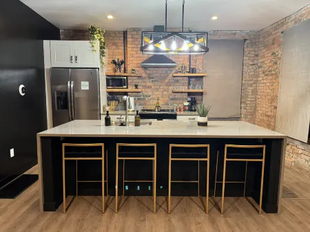 Short North - Free Parking - Prime Location Отели рядом с достопримечательностью «Большой Колумбийский Конвенционный Центр»