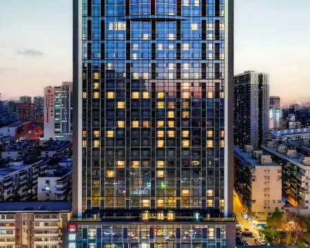Radisson RED Wuhan Jianghan Road โรงแรมในอู่ฮั่น