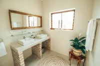Villa Chad Luxury Guesthouse Hotels in Kleinmond