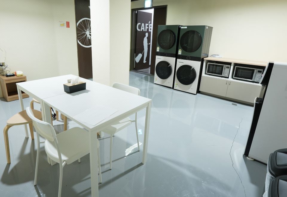 지요크 서울역의 깔끔하고 실용적인 객실