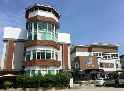 โรงแรมเลอเลิศ ลิฟวิ่ง