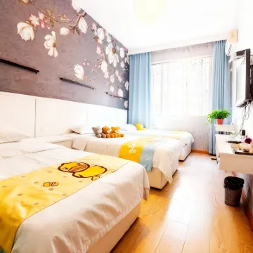 YangShuo Lucky Hotel ( West Street Branch) โรงแรมใกล้หาดซันบีช