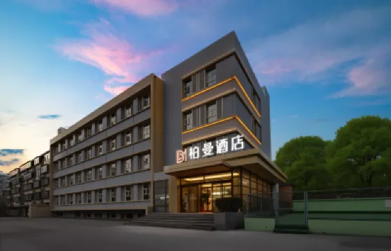 Borrman Hotel (Jinan Shandong University Daming Lake Station) Hotels near Lixia District