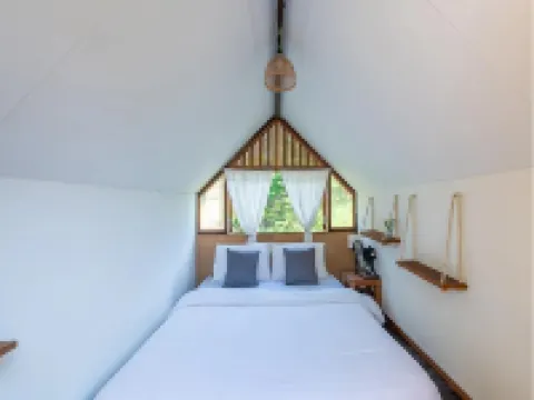 Lion Cafe Resort Hotels in Hang Dong
