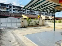 Rumah Warisan Klasik di Tengah Bandar Melaka | Max 12 Orang | Parking untuk 6 Kereta | Jalan Kaki ke Restoran Nyonya Tempatan & Tempat Lancong Hotel di 