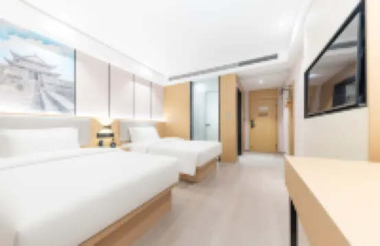 Jianli Yuewei Light Hotel (Jianli No.1 High School Changqing City Plaza)