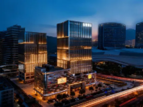 HOTEL FIVE Hotels near National Geographic Ultimate Explorer