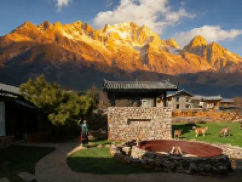 Ting Shan Yin Shang | Secluded Mountain Retreat Rizhao Jinshan Snow Mountain View Inn Hotels near Yulong Snow Mountain Ropeway