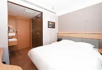 Zsmart Hotel (Zhangye Dafo Temple West Railway Station)
