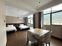 Xiangjing Grand Hotel (Motuo Passenger Station)