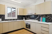 Well-Located Rooms – Walking Distance to Station & Shops