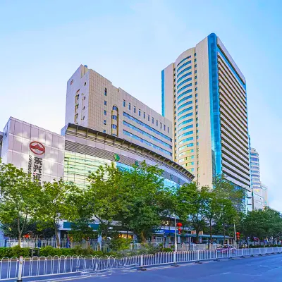 Miramar Urumqi (CCMALL Hongshan Park Times Square Branch) Hotels near People's Park