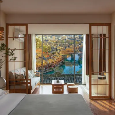 Valley Flowers Memory Phoenix Ancient City(Free Coffee &tea，Self-service Laundry &Drying) Hotels near Hongqiao Fengyu Building