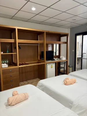 Double D Rooms & Cafe Các khách sạn gần Trường cao đẳng kĩ thuật Siam