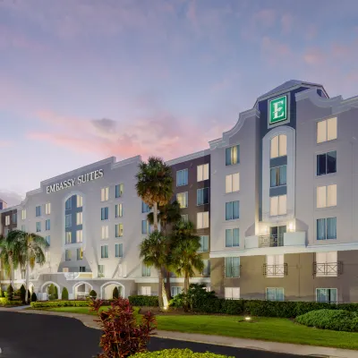 Embassy Suites by Hilton Orlando Lake Buena Vista Resort Hôtels à proximité de : Centre commercial Orlando Premium Outlets