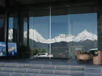 Meili Konggu Snow Mountain Hotels in Deqin