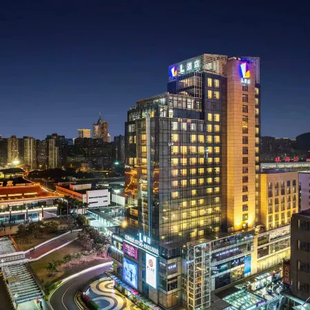 Zhuhai L Hotel (Gongbei Port High-speed Railway Station) Отели рядом с достопримечательностью «Пограничный переход Gongbei»