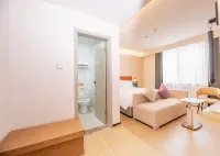Urumqi Youjia Hotel (Hongshan Jade Antique City) - balcony