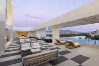 Holiday Inn Mile - Rooftop Pools