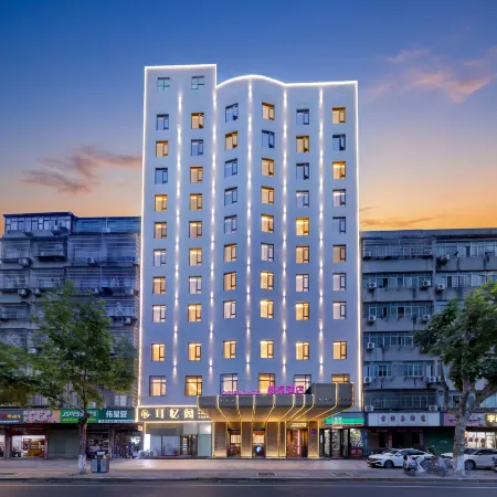 Chenfeng Designer Hotel (Honggutan Wanda Plaza Branch)
