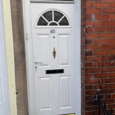 Family & Contractor Stay | Sleeps 6 | Free Parking