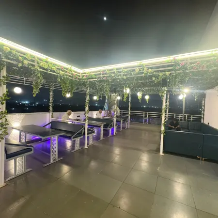Radiant Hotel And Banquet