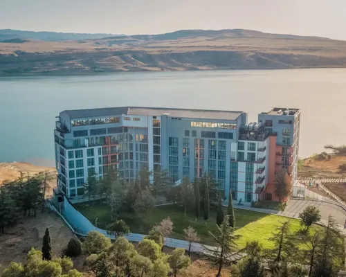 Gino Seaside Tbilisi, Trademark Collection by Wyndham Отели рядом с достопримечательностью «Станция метро Грмагеле»