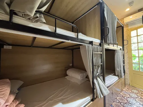 Hanoi Silver Hostel - Double Bed - Chill n Comfy - Hostales