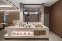 Homeinn Plus Hotel (Ruili Fortune Plaza Nongmo Lake Park) - parking