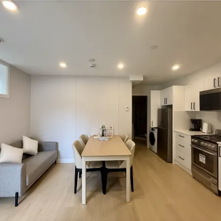 Modern 2BR Retreat | Marpole Near YVR