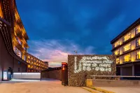 Zhangge Zanba Manor - Parking
