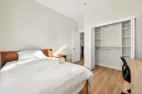 Surrey City Centre Ensuite near SkyTrain - 2 stelle