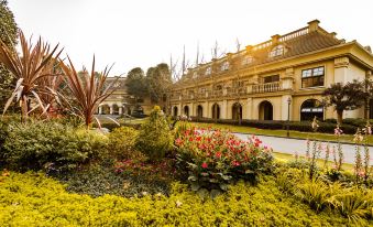 Cezanne Manor Hotel & Resort