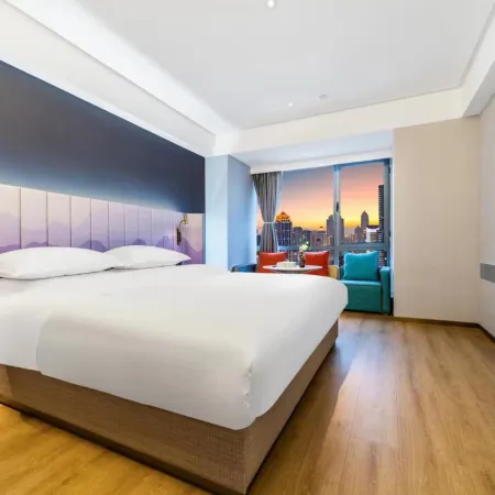 Manlu CC Hotel (Lanzhou Wanda Maoshen'an Bridge South Subway Station)