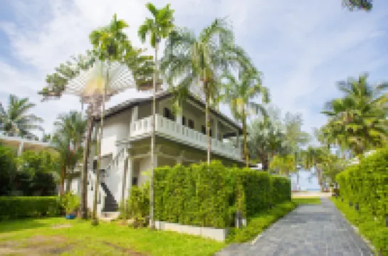 The Anda Mani Khaolak Beachfront Villas Hotels in Thai Mueang