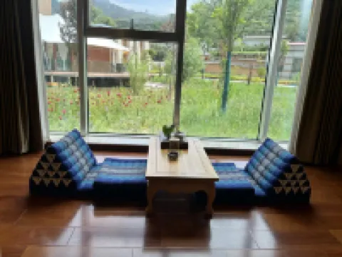 The Window of Qingzang-Tibet, the Boat of Yeli Resort Hotels in Lintan
