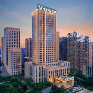 Daye Vienna International Hotel (Huangshi Daye Center High-speed Railway Station)