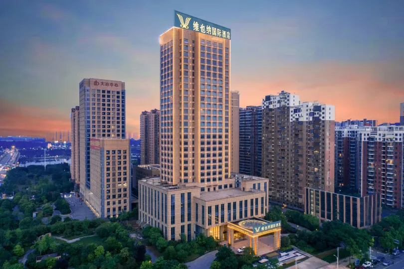 Daye Vienna International Hotel (Huangshi Daye Center High-speed Railway Station)