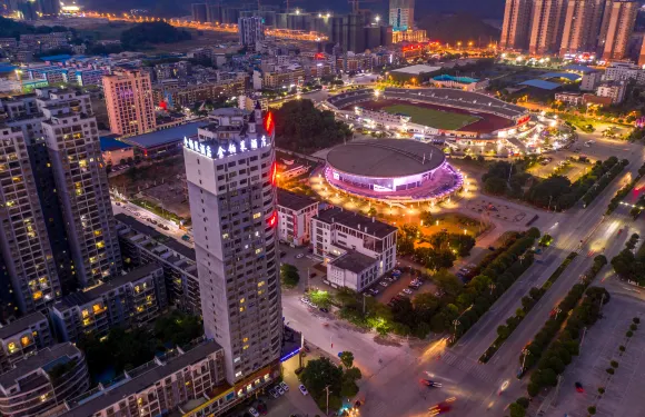 金鉑萊精品酒店（平果體育館文化公園廣場店）