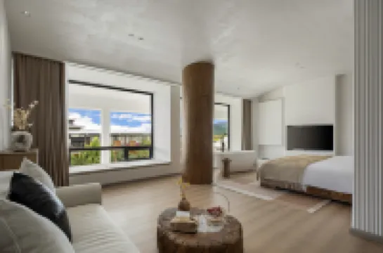 松澗雲月丨Holiday Hotel•觀景設計師酒店（納帕海景區店）