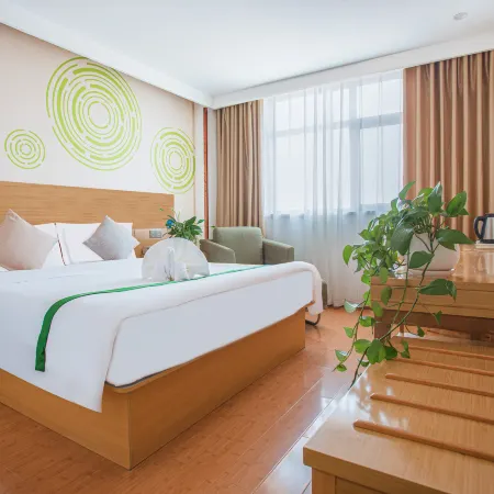 GreenTree Inn (Mengzhou Huifeng Road Hotel)