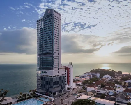 Hompton Hotel by The Beach Hotels in Tanjung Bungah