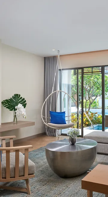 ห้องสวีท 1 ห้องนอน เตียงคิงไซส์หรือเตียงแฝด วิวริมสระ ทางเข้าสระว่ายน้ำ ระเบียง