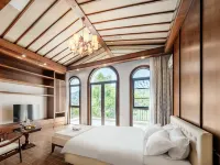 Sun Moon Beach swimming pool courtyard (Shek Mui Wan Shop) โรงแรมในว่านหนิง