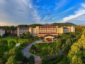 Huitang Zilongwan Hot Spring Holiday Hotel