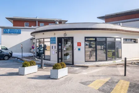 Comfort Aparthotel Les Hauts d'Annecy Отели в г. Сейно