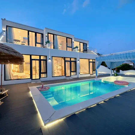 Mu Yin Su Collection | Private Pool · Designer Luxury Vacation Stay
