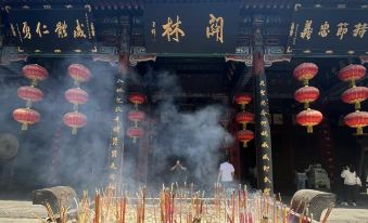 Laizhu Hotel (Luoyang Longmen High-speed Railway Station Baolong Plaza)